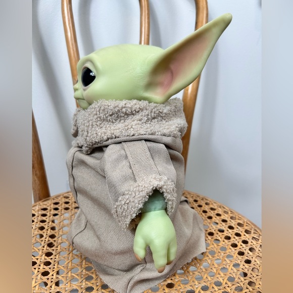 Star Wars Grogu/Baby Yoda plush toy, Collectible squishy doll - Picture 7 of 10